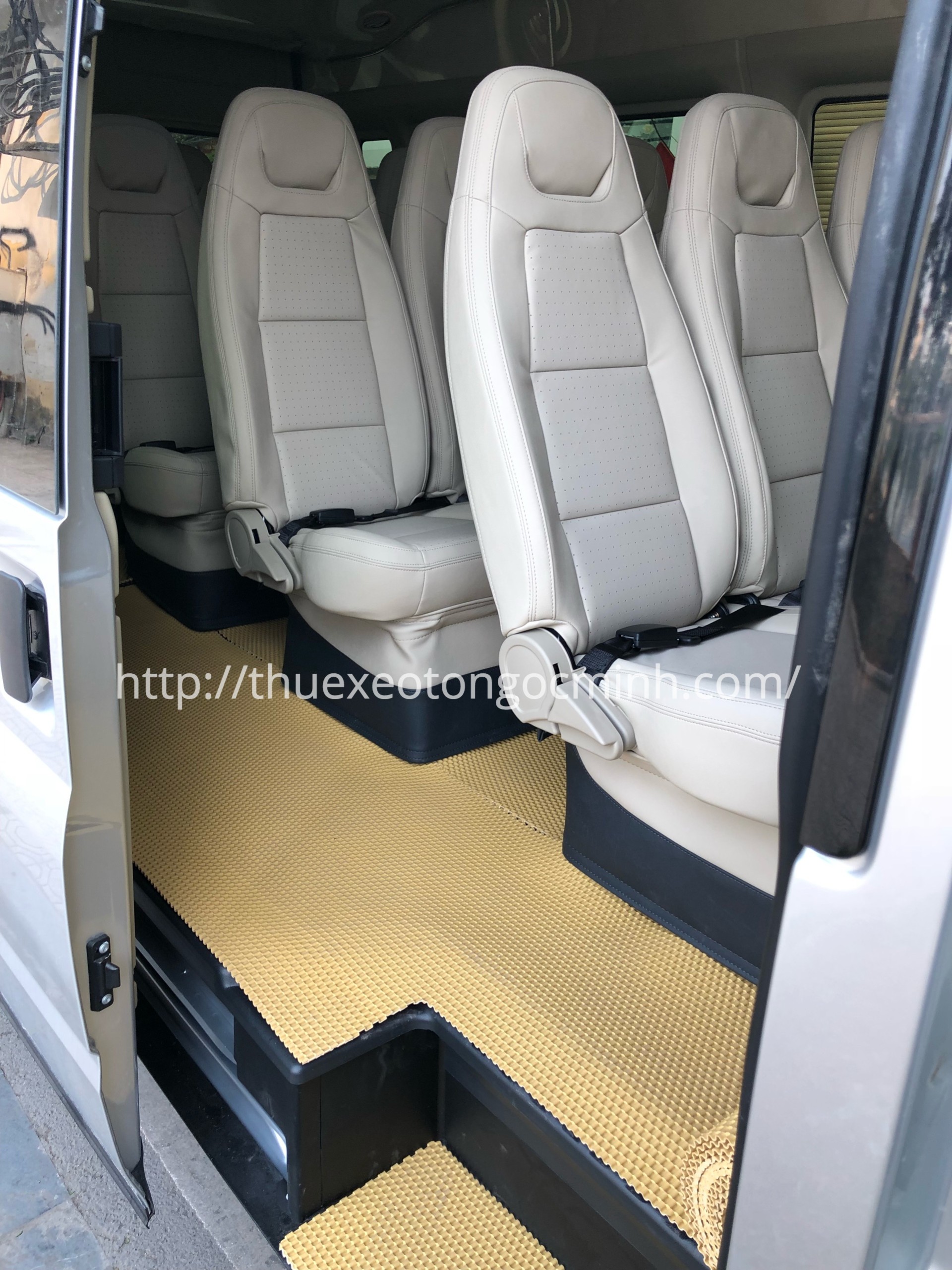 Thuê xe tháng 16 chỗ ford Transit tại Hà Nội