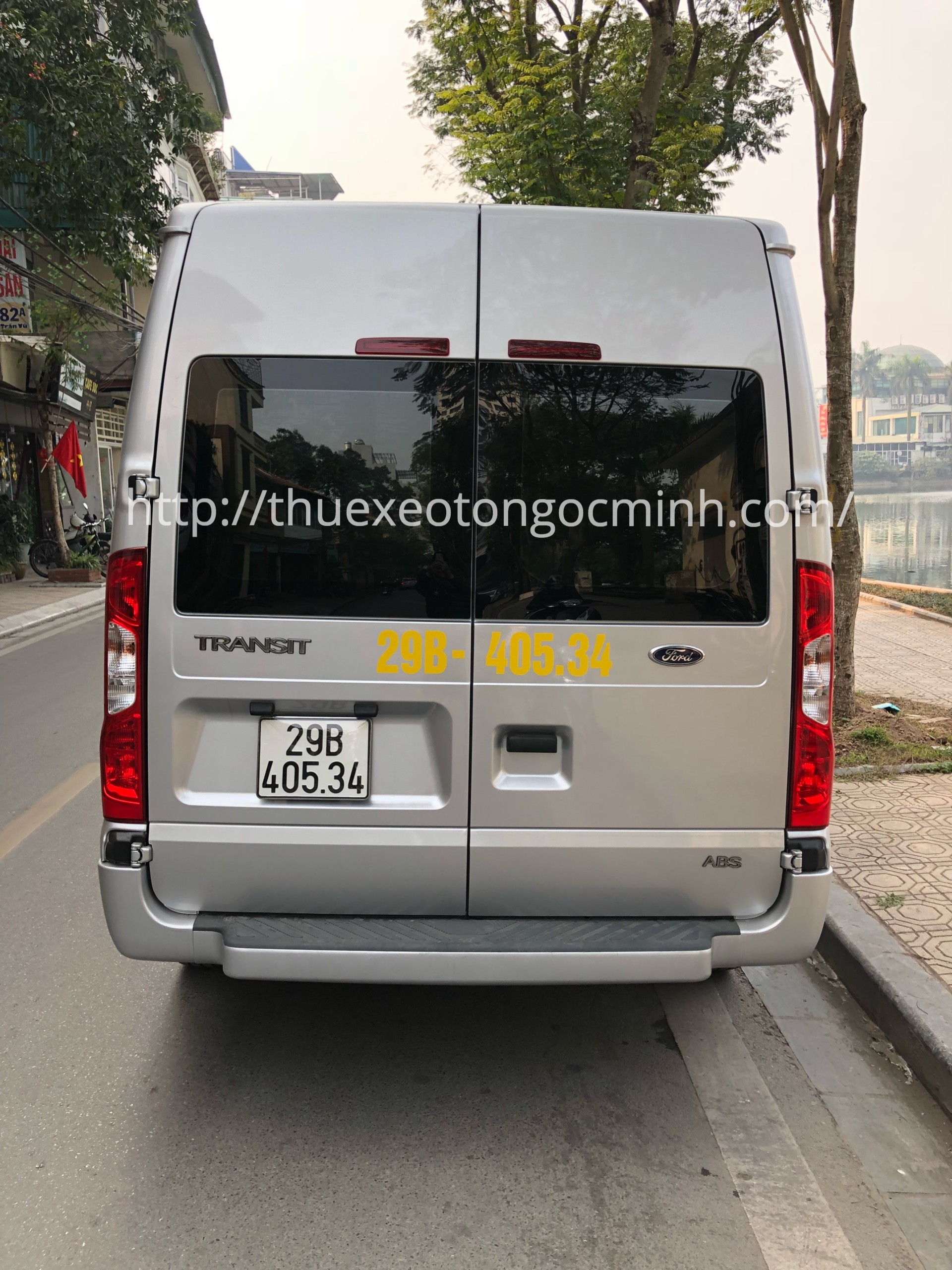 Thuê xe tháng 16 chỗ ford Transit tại Hà Nội
