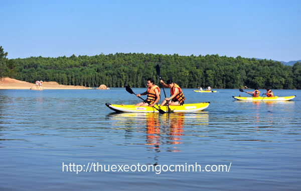 Chèo thuyền Kayak trên hồ Đại Lải Hồ Đải Lải – địa điểm lý tưởng “đi trốn” trong những ngày cuối tuần