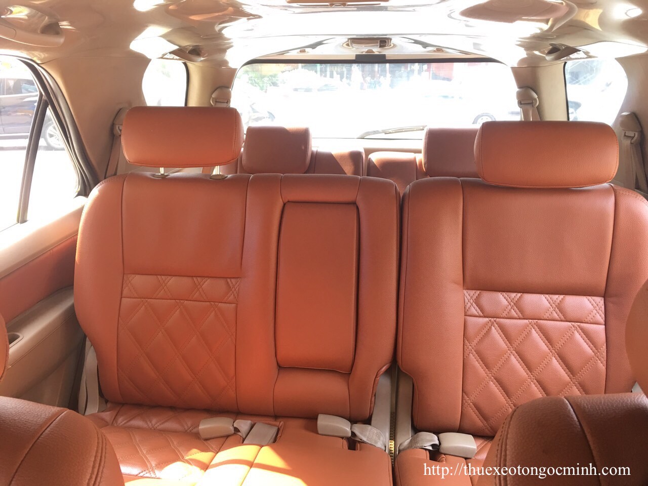 Cho thuê xe Toyota Fortuner 7 chỗ có lái giá rẻ tại Hà Nội Cho thuê xe Toyota Fortuner 7 chỗ có lái giá rẻ tại Hà Nội