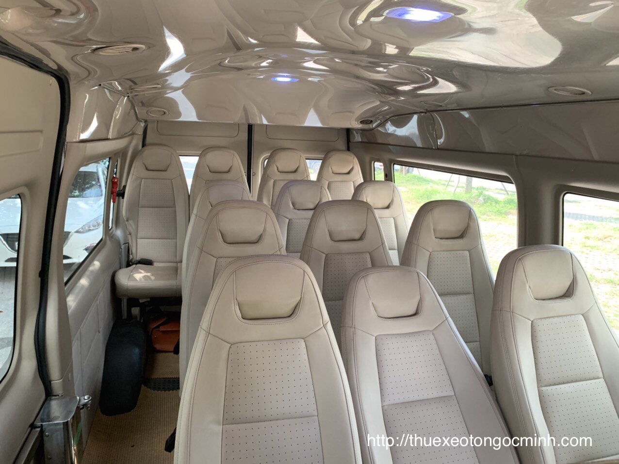 Dịch vụ Ngọc Minh cho thuê xe Ford Transit 16 chỗ tại Hà Nội