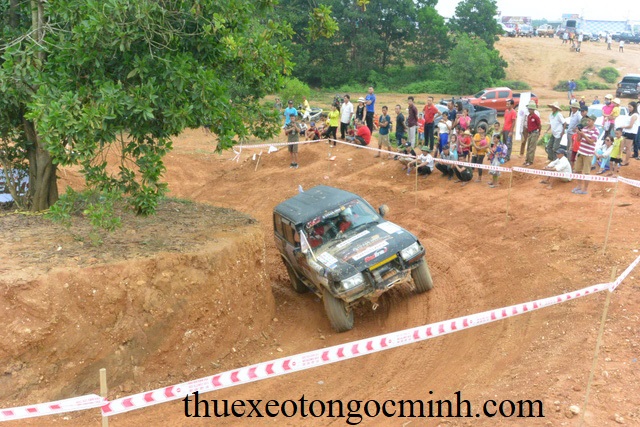 Đua xe địa hình - môn thể thao hấp dẫn