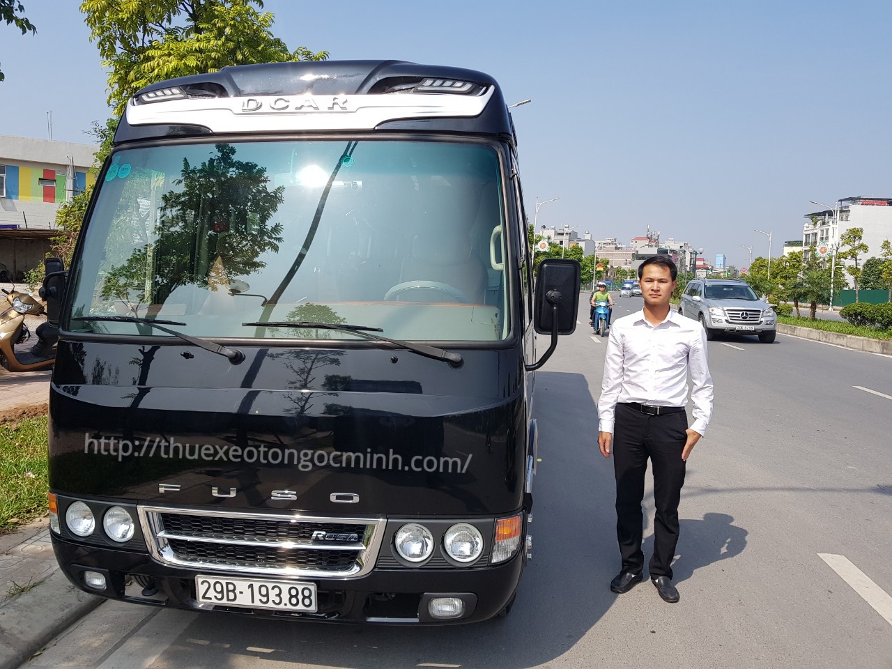 Thuê xe Fuso Rosa Dcar Limousine 19 chỗ tại Hà Nội