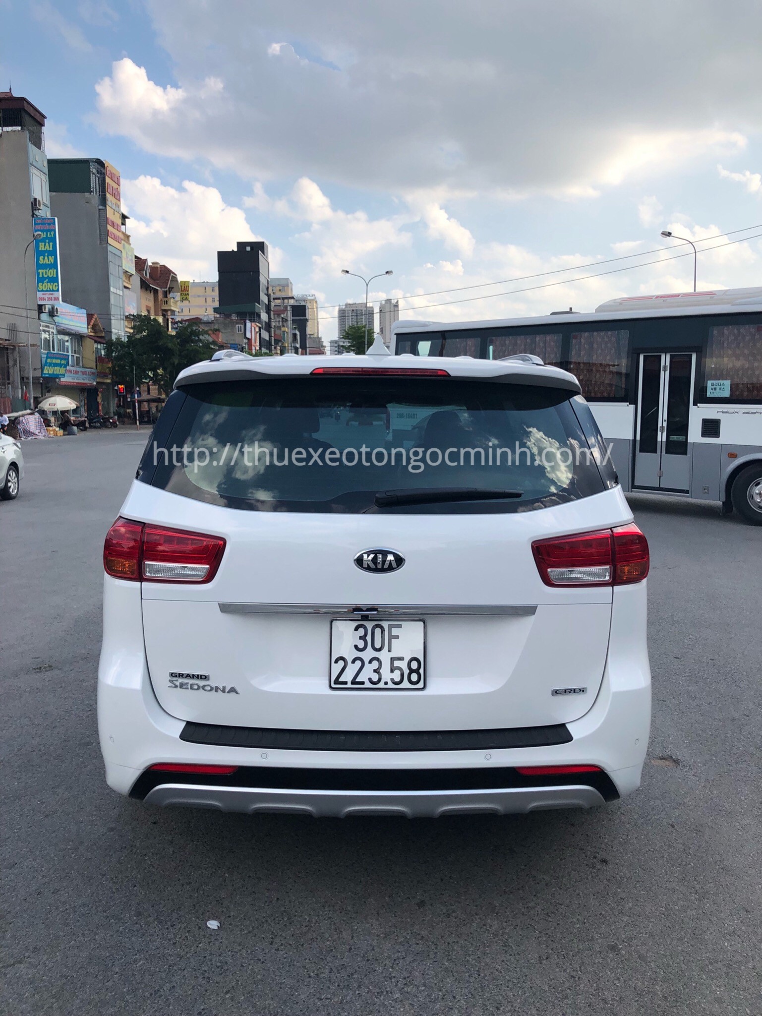 Thuê xe 7 chỗ Kia Sedona tại Hà Nội Thuê xe 7 chỗ Kia Sedona tại Hà Nội