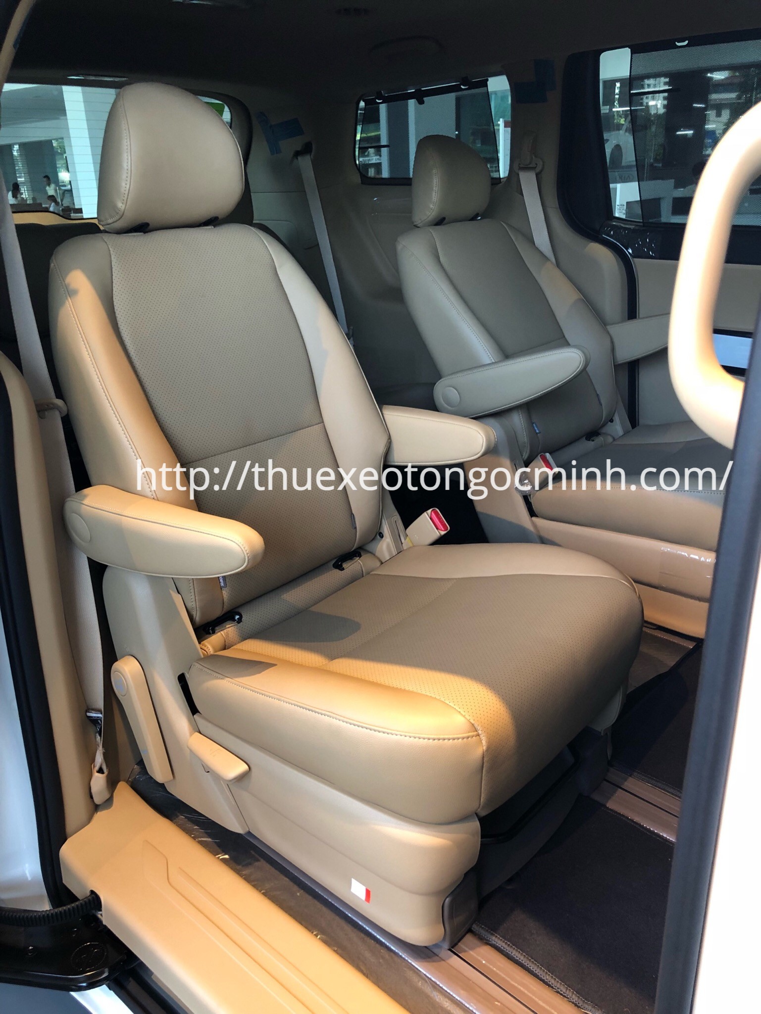 Thuê xe 7 chỗ Kia Sedona tại Hà Nội Thuê xe 7 chỗ Kia Sedona tại Hà Nội