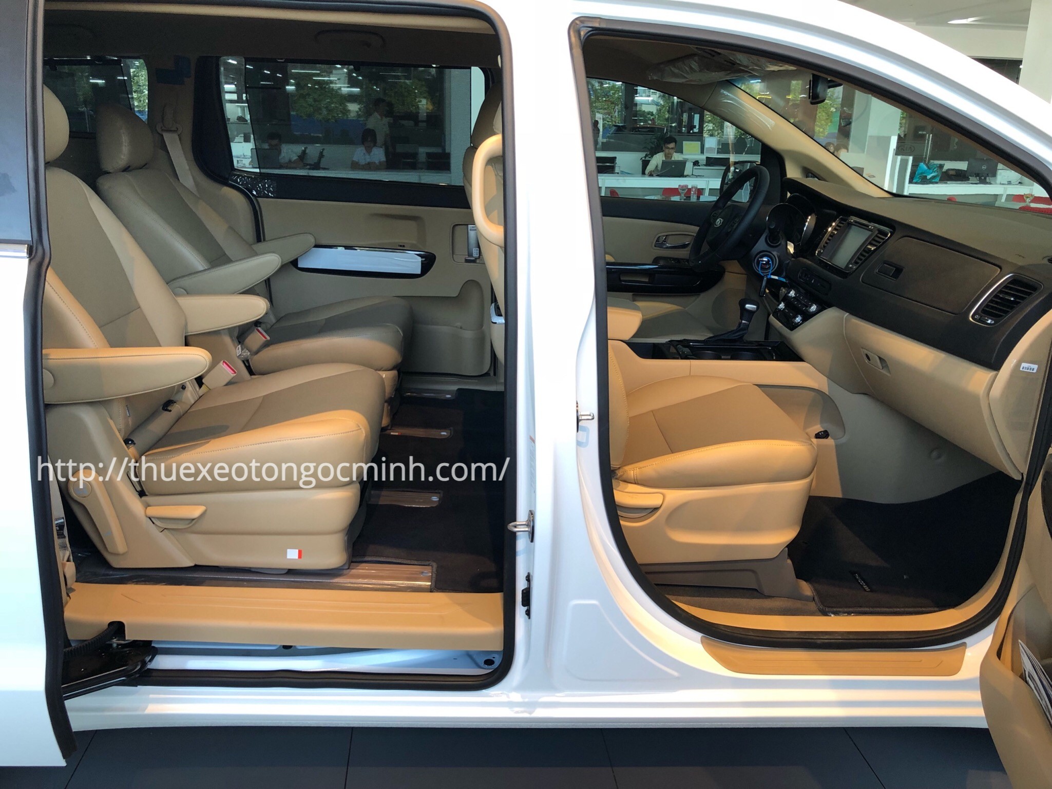 Thuê xe 7 chỗ Kia Sedona tại Hà Nội Thuê xe 7 chỗ Kia Sedona tại Hà Nội