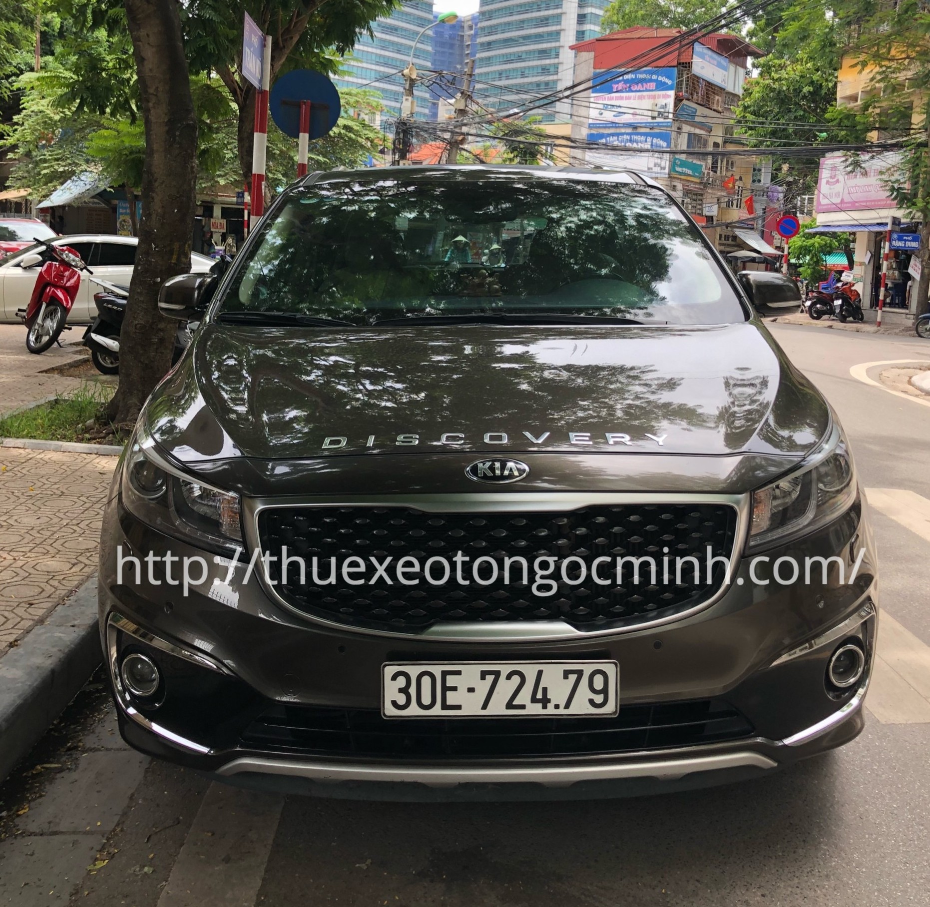 Thuê xe 7 chỗ Kia Sedona tại Hà Nội Thuê xe 7 chỗ Kia Sedona tại Hà Nội