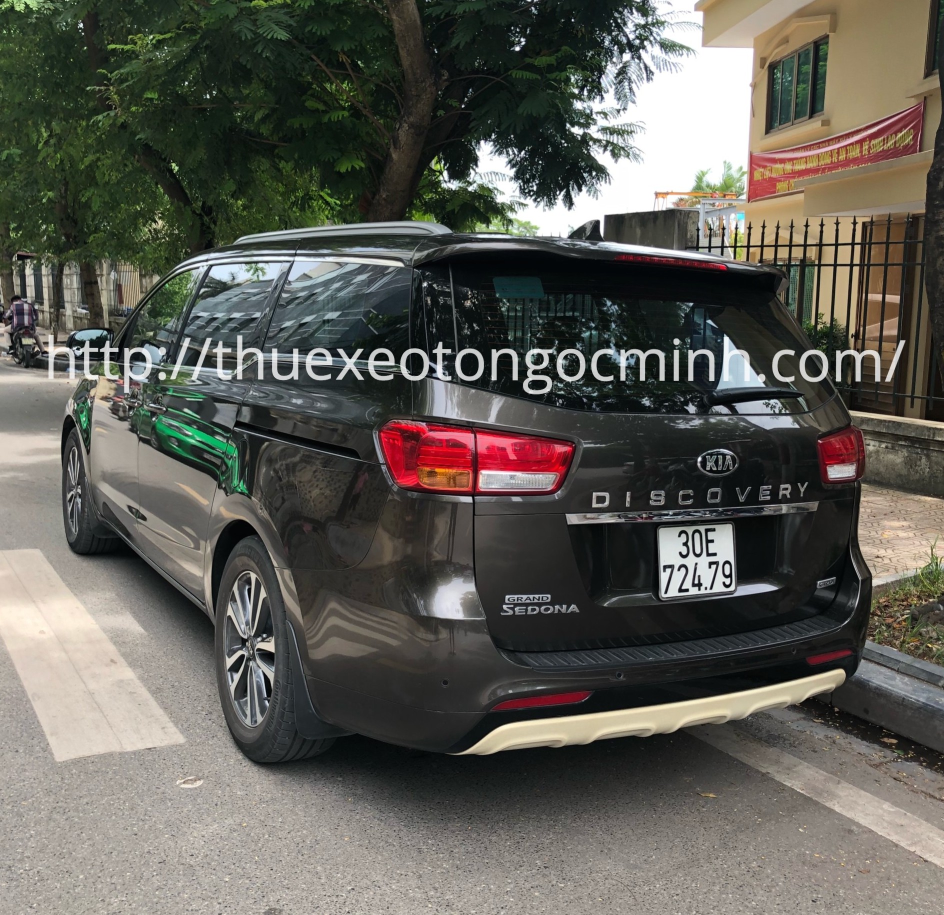 Thuê xe 7 chỗ Kia Sedona tại Hà Nội