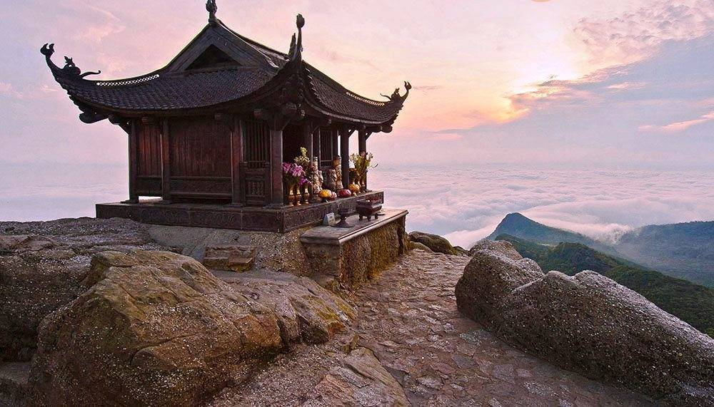 Cho thuê xe ô tô giá rẻ đi lễ hội Yên Tử - Quảng Ninh Chùa Đồng thiêng liêng trên đỉnh Yên Tử