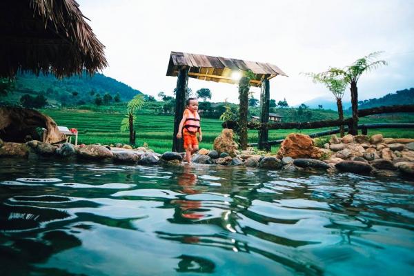 Cho thuê xe tắm suối nước nóng những ngày Hà Nội trở rét Suối nóng Trạm Tấu - đầm Tiên giữa thiên nhiên