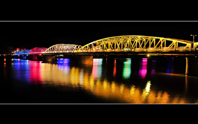 Cho thuê xe Limousine đi du lịch Huế 