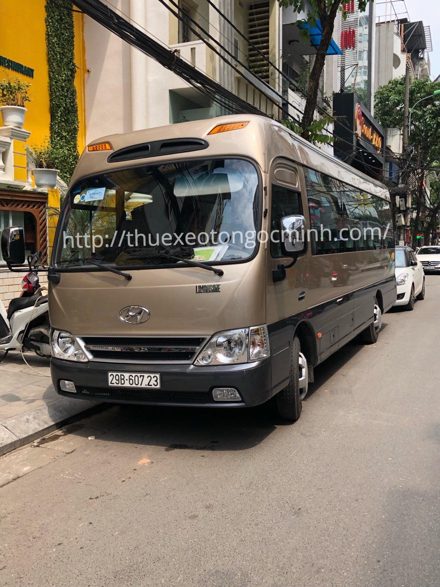 Thuê xe 29 chỗ Hyundai County tại Hà Nội Thuê xe 29 chỗ Hyundai County tại Hà Nội