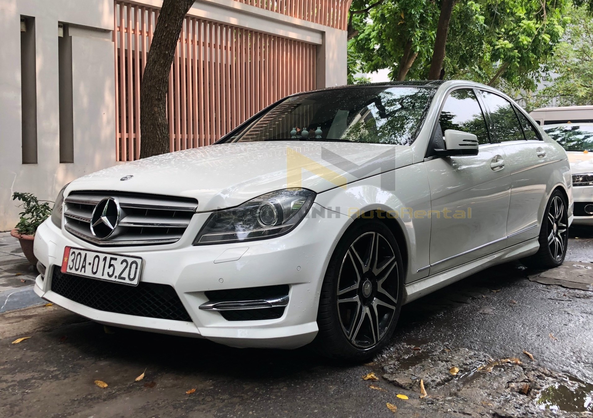Thuê xe cưới 4 chỗ Mercedes tại Hà Nội