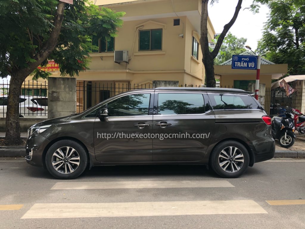 Cho thuê xe Sedona 7 chỗ đời mới tại quận Ba Đình