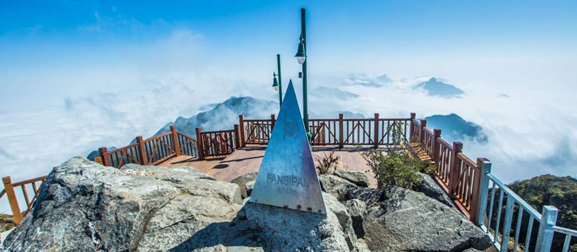 Du lịch Sapa tham quan đỉnh Fansipan mờ sương