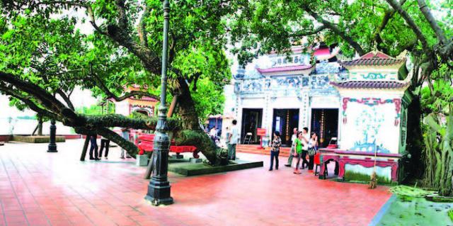 Phủ Tây Hồ - nét đẹp tâm linh giữa lòng Hà Nội  Phủ Tây Hồ - nét đẹp tâm linh giữa lòng Hà Nội