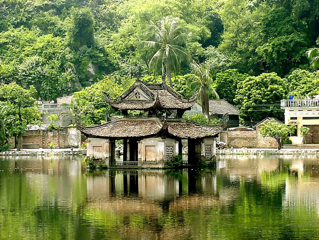 Chùa Thầy nổi tiếng nơi chợ trời Chùa Thầy nổi tiếng nơi chợ trời