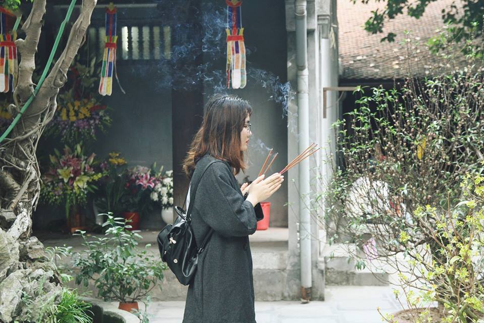 Những cô gái đến cầu duyên mong tìm được một nửa của đời mình