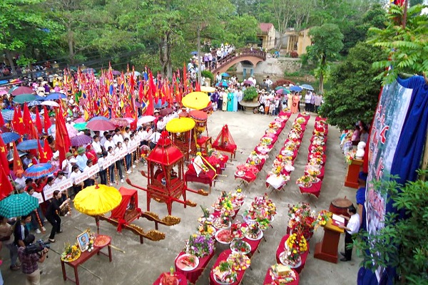 Sự nhộn nhịp của lễ hội chùa Bổ Đà - Bắc Giang 