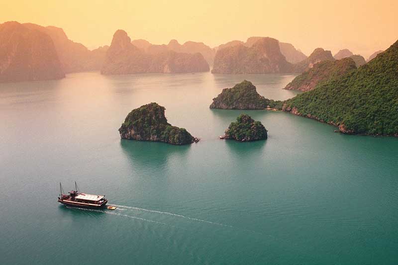Cho thuê xe 16 chỗ đi Hạ Long tại Hà Nội