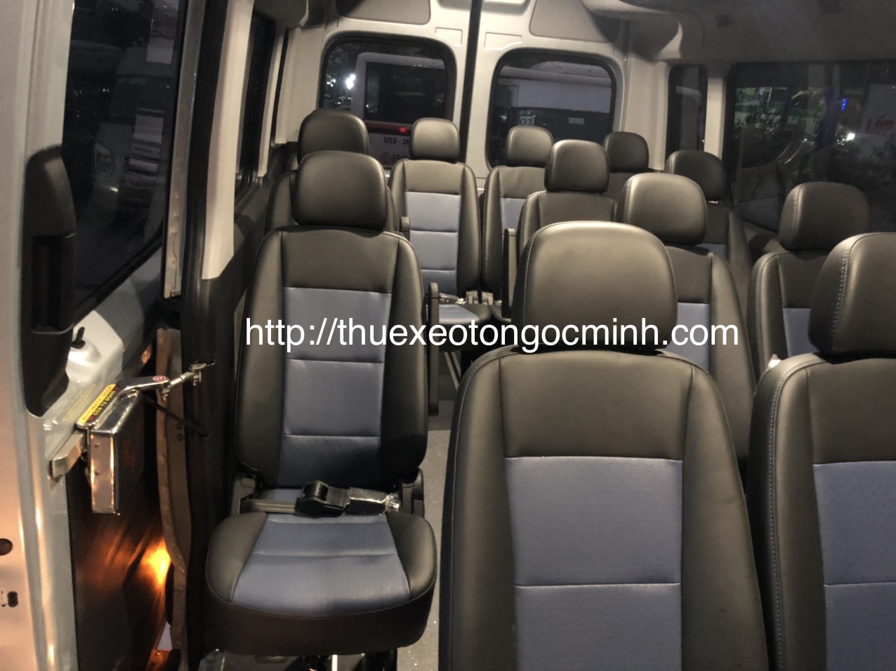 Thuê xe 16 chỗ Hyundai Solati tại Hà Nội