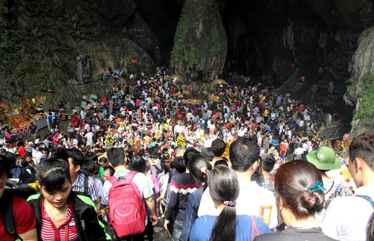 Công ty Ngọc Minh cho thuê xe đi chùa Hương giá rẻ tại Hà Nội Công ty Ngọc Minh cho thuê xe đi chùa Hương giá rẻ tại Hà Nội